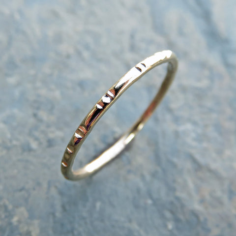 Notched Wedding Band in 14k Gold